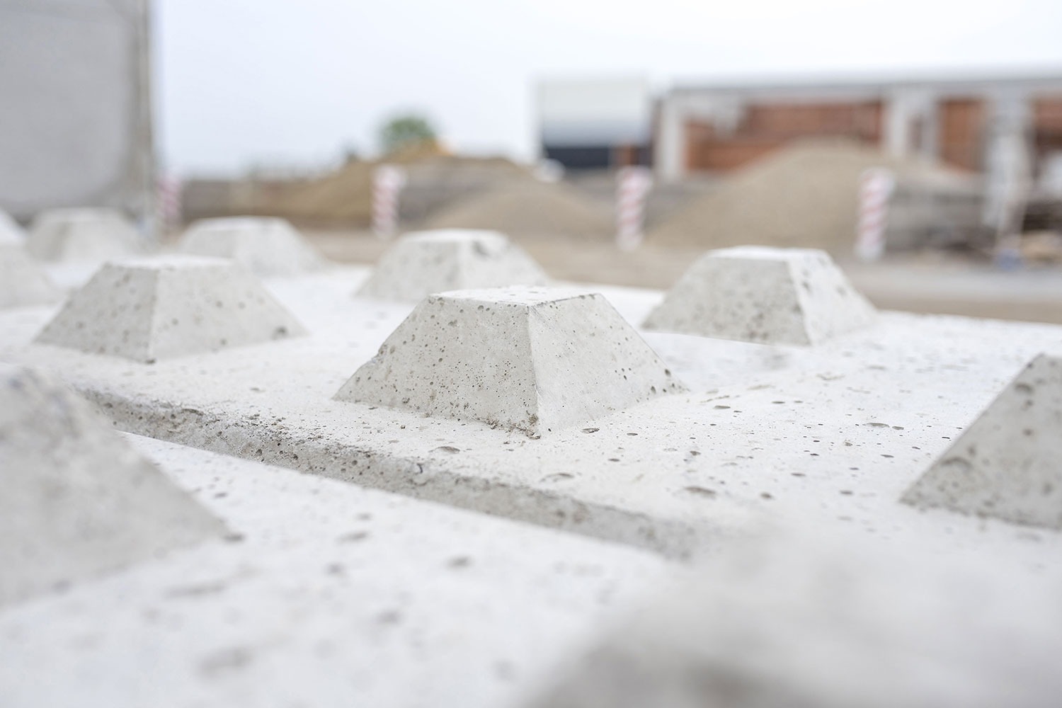 Calcestruzzo polimerico: cos’è, vantaggi e applicazioni nelle infrastrutture idriche